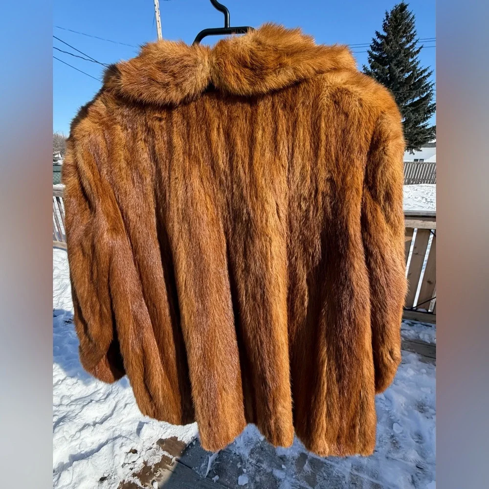 Luxurious Vintage Genuine Fur Coat - Picture 6 of 15